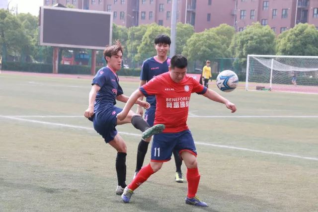 国米替补阵容轻松击败帕尔马，斯彭斯展现惊人速度